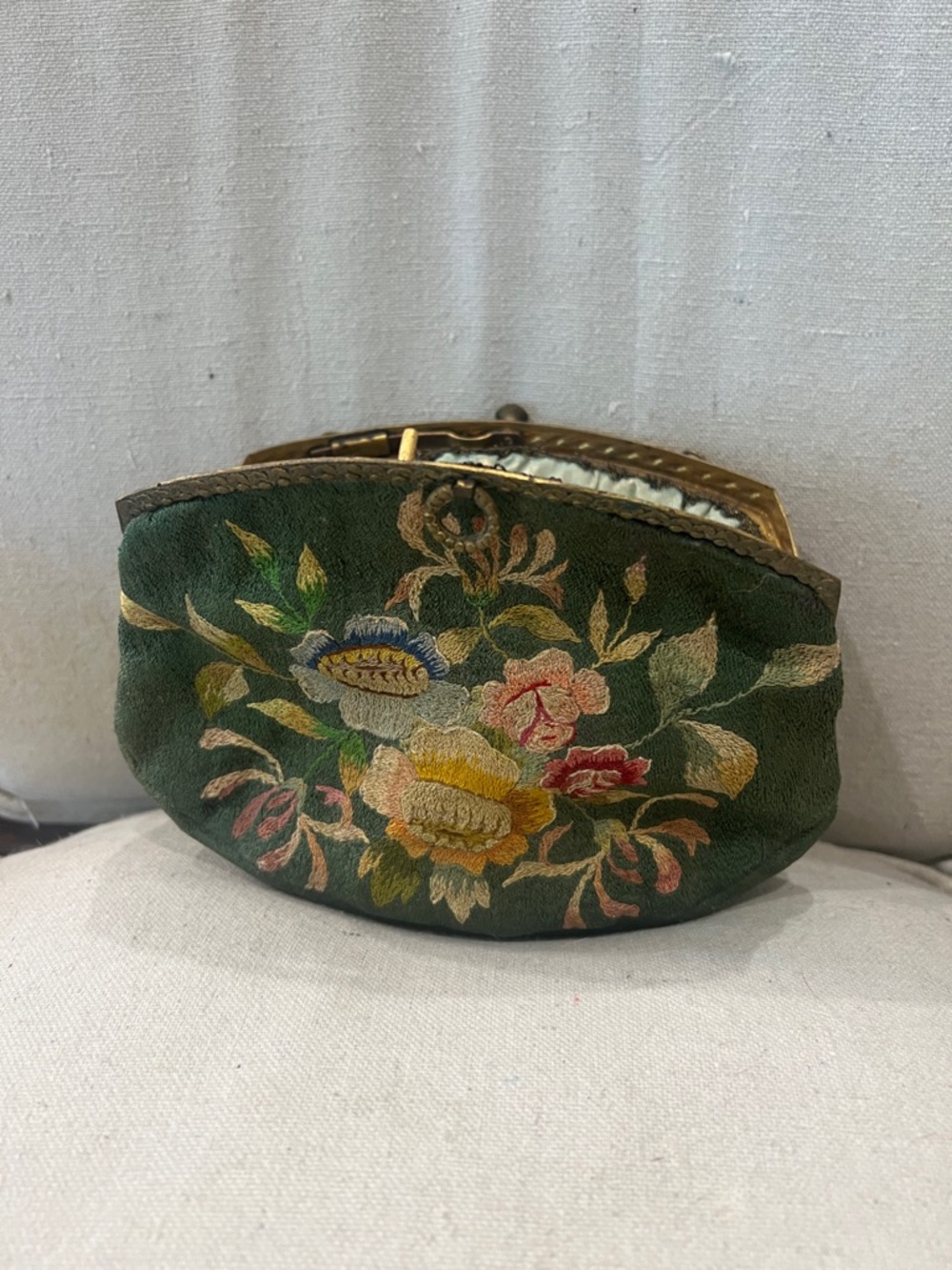 BEAUTIFUL VINTAGE 1940s WOOL NEEDLEPOINT TAPESTRY PURSE HANDBAG.